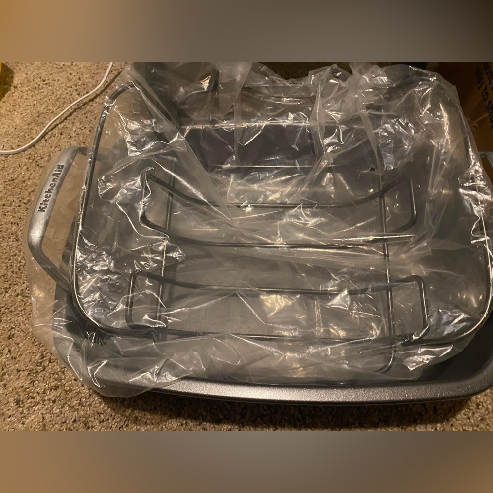 Kitchen aid roasting pan. Brand new